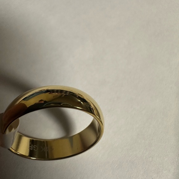 14k Yellow Gold filled Stackable 7mm Ring Wedding Band - Picture 2 of 2